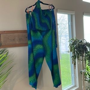 Beach, club, cruise wear, 2 piece outfit, very pretty, unfortunately too small